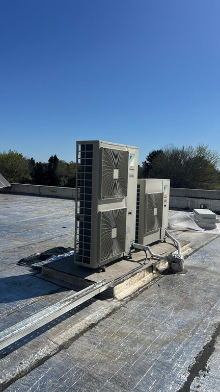 Los Pingüinos Club de Campo: Climatización y energía solar